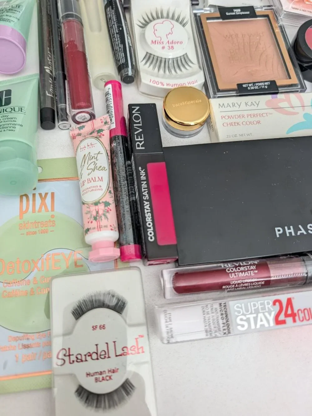 Mixed Beauty Makeup Cosmetics Lot Over 70 Pieces Bareminerals Clinique Revlon